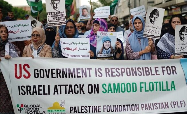 İsrail'in Sumud Filosu'na saldırısı Pakistan'da protesto edildi