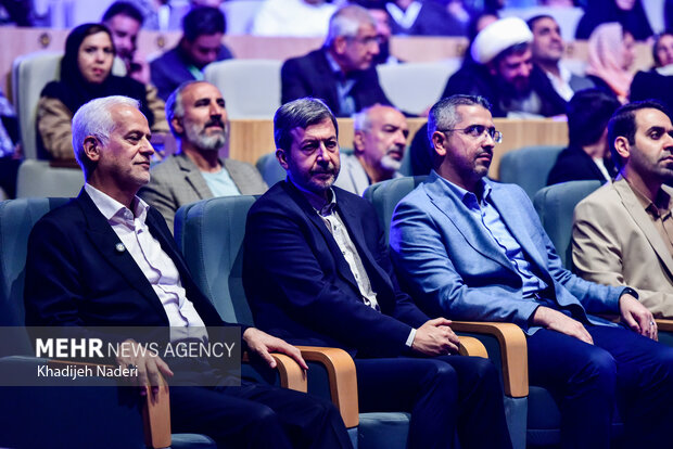 افتتاحیه سی‌وهفتمین جشنواره بین‌المللی فیلم‌های کودکان و نوجوانان در اصفهان