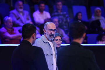 نگاهی به برنامه «۱۰۰» و حضور هادی‌ حجازی‌فر در قالب مجری