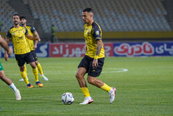 تیرک ناجی آخال شد؛ برتری بی‌ثمر سپاهان در نیمه نخست