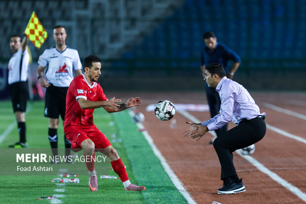 دیدار فوتبال تیم‌های پرسپولیس و گل گهر