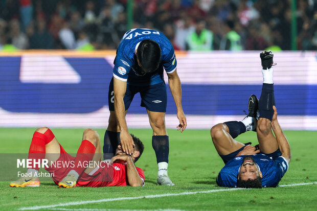 دیدار فوتبال تیم‌های پرسپولیس و گل گهر
