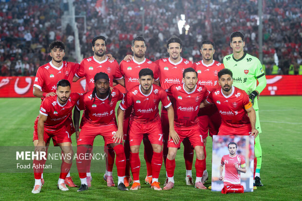 دیدار فوتبال تیم‌های پرسپولیس و گل گهر
