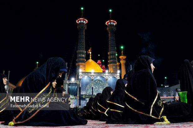 آیین شمعدان گردانی  در حرم مطهر حضرت معصومه(س)