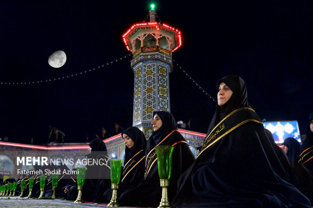 آیین شمعدان گردانی  در حرم مطهر حضرت معصومه(س)