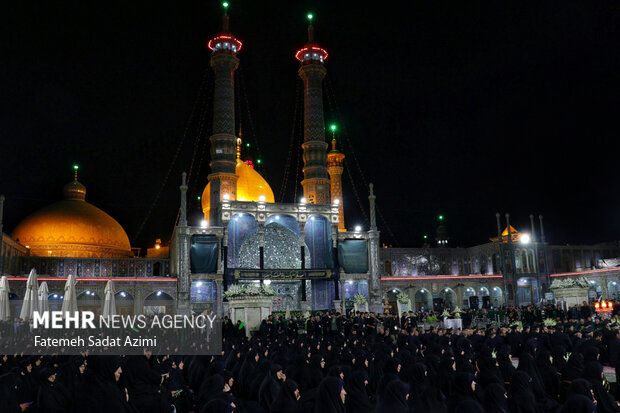 آیین شمعدان گردانی  در حرم مطهر حضرت معصومه(س)