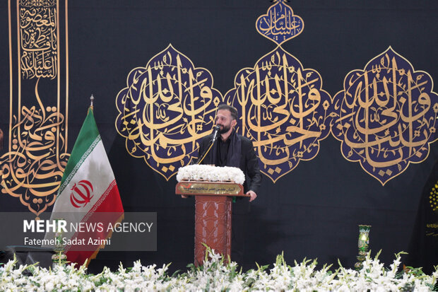 آیین شمعدان گردانی  در حرم مطهر حضرت معصومه(س)