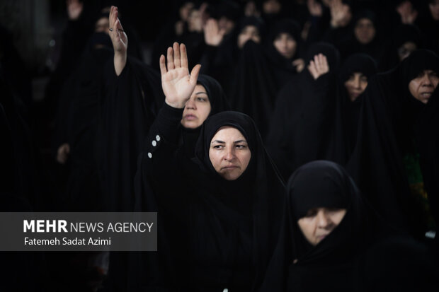 آیین شمعدان گردانی  در حرم مطهر حضرت معصومه(س)