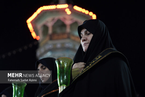 آیین شمعدان گردانی  در حرم مطهر حضرت معصومه(س)