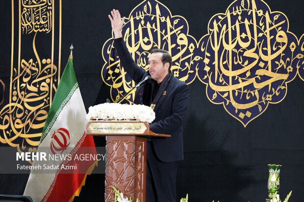 آیین شمعدان گردانی  در حرم مطهر حضرت معصومه(س)