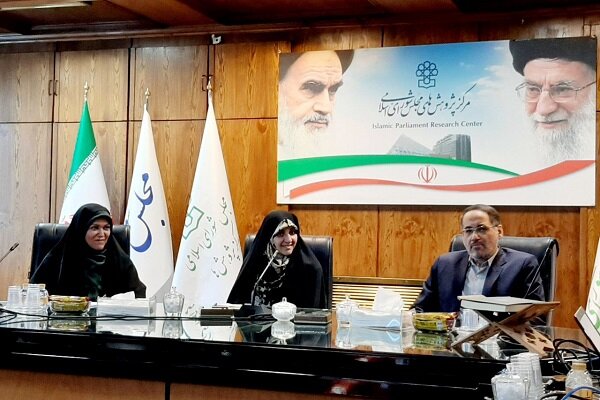 بهروزآذر: حل چالشهای کلان کشور نیازمند سیاستگذاری جنسیتمحور است بهروزآذر: حل چالشهای کلان کشور نیازمند سیاستگذاری جنسیتمحور است
