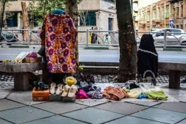 مدیریت بساط گستری در محور ۱۵ خرداد با همکاری پلیس و شهرداری