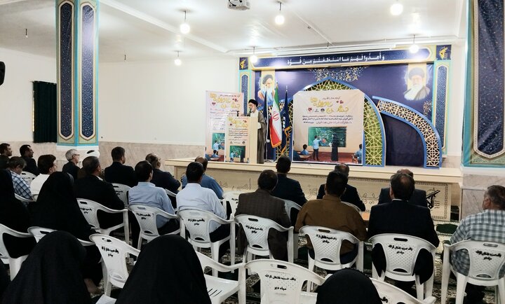 امام جمعه دیر: دانش‌آموزانی که تحت پوشش نهادها نیستند حمایت شوند
