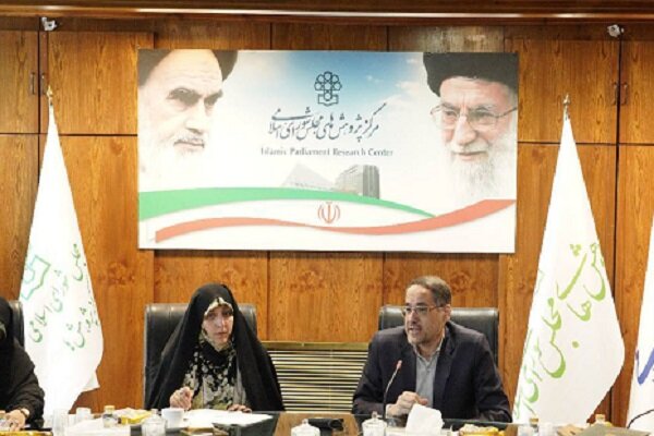نگاهداری: مدیریت زنانه می‌تواند مبنای تحول حکمرانی در کشور باشد