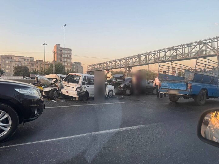 تصادف زنجیرهای و ترافیک سنگین در اتوبان آزادگان
