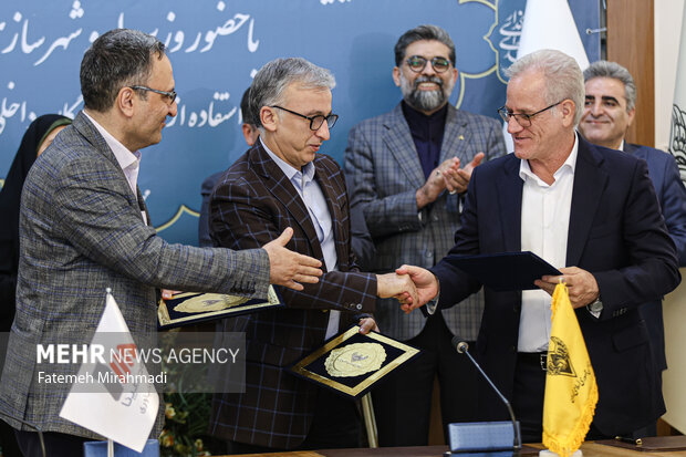 مراسم امضای قرارداد تامین ناوگان ریلی 24