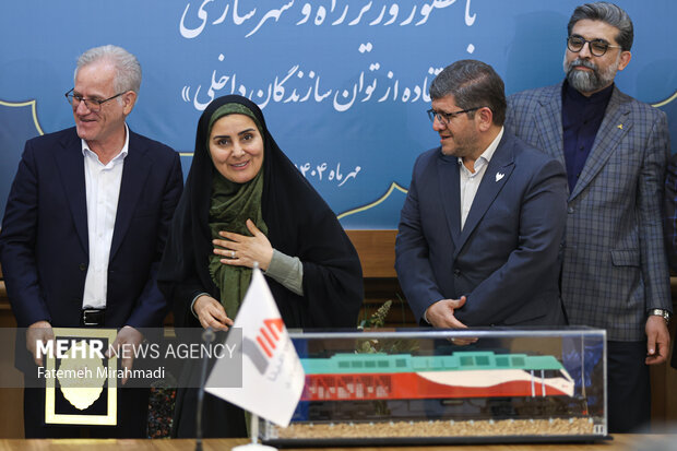 مراسم امضای قرارداد تامین ناوگان ریلی 25