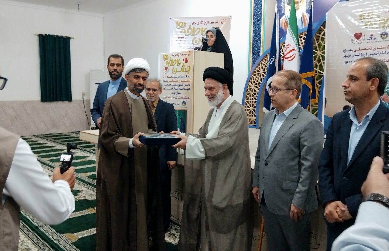 توزیع ۵ هزار بسته تحصیلی در استان بوشهر آغاز شد