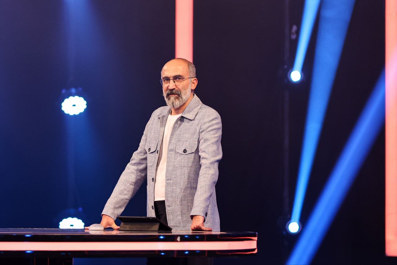 نگاهی به برنامه «۱۰۰» و حضور هادی حجازیفر در قالب مجری نگاهی به برنامه «۱۰۰» و حضور هادی حجازیفر در قالب مجری