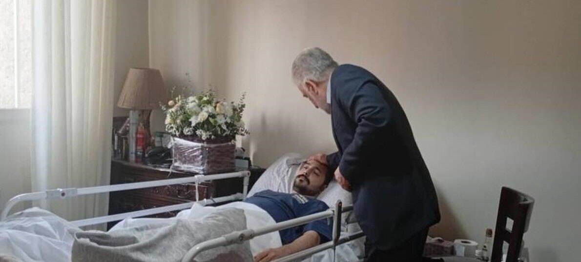 حضور رئیس سازمان زندان‌ها در منزل سرباز جانباز حمله رژیم صهیونیستی