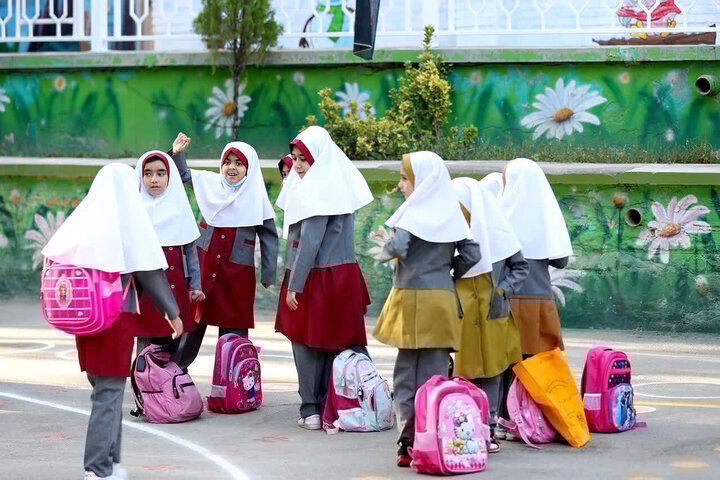 عوارض سنگینی کیف مدرسه برای دانشآموزان؛ مشکلات اسکلتی در کمین است عوارض سنگینی کیف مدرسه برای دانشآموزان؛ مشکلات اسکلتی در کمین است