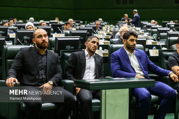 مراسم تقدیر از مدال‌آوران، کادر فنی و مسئولان تیم‌های ملی کشتی آزاد و فرنگی در مجلس