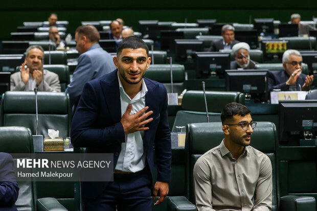 مراسم تقدیر از مدال‌آوران، کادر فنی و مسئولان تیم‌های ملی کشتی آزاد و فرنگی در مجلس