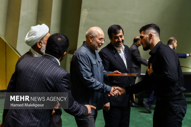 تقدیر از مدالآوران، کادر فنی و مسئولان تیمهای ملی کشتی آزاد و فرنگی 48