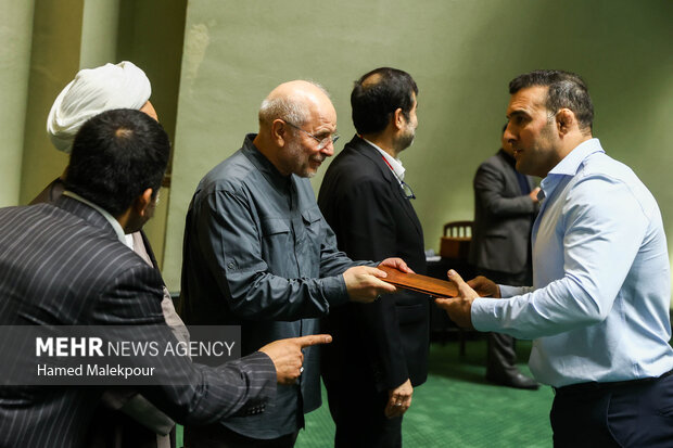 مراسم تقدیر از مدال‌آوران، کادر فنی و مسئولان تیم‌های ملی کشتی آزاد و فرنگی در مجلس