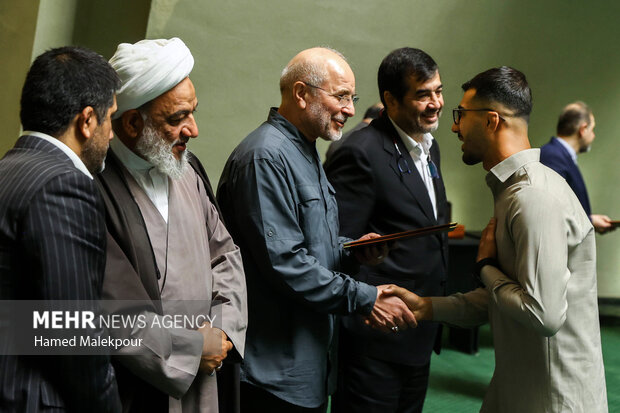مراسم تقدیر از مدال‌آوران، کادر فنی و مسئولان تیم‌های ملی کشتی آزاد و فرنگی در مجلس