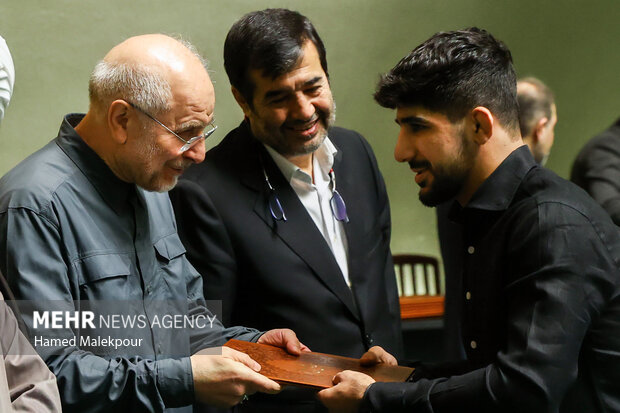 مراسم تقدیر از مدال‌آوران، کادر فنی و مسئولان تیم‌های ملی کشتی آزاد و فرنگی در مجلس