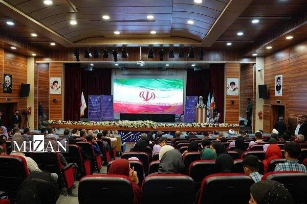 اهدای بسته‌های حمایتی به دانش‌آموزان برتر تحت پوشش کمیته امداد