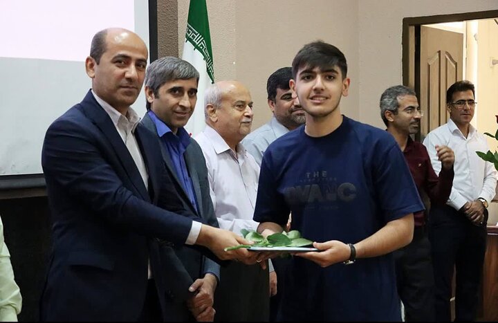 برترینهای کنکور سراسری در شهرستان دشتی تجلیل شدند