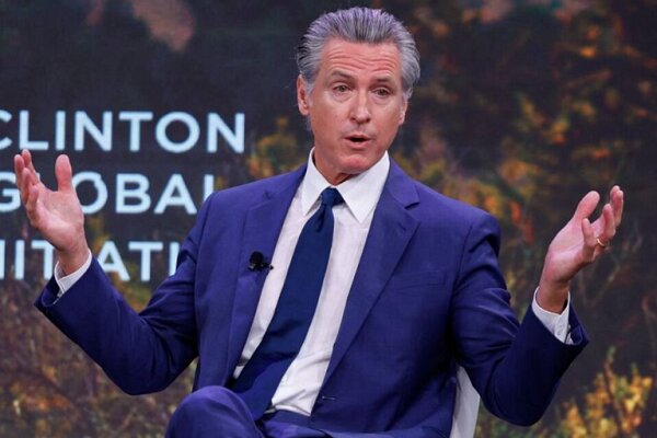 فرماندار کالیفرنیا از ترامپ شکایت میکند