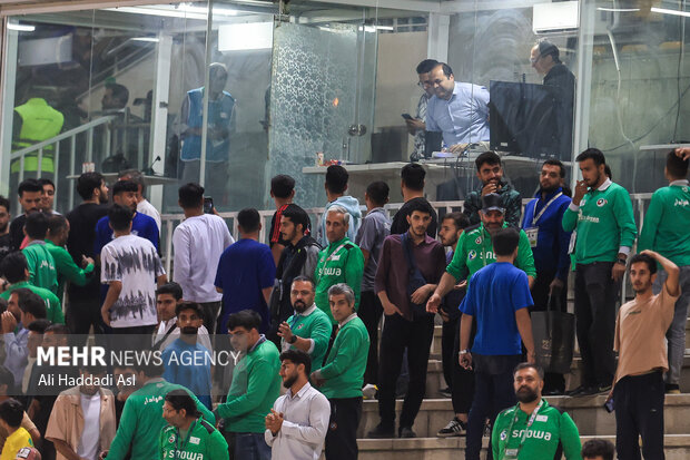 دیدار فوتبال تیم‌های استقلال و چادرملو