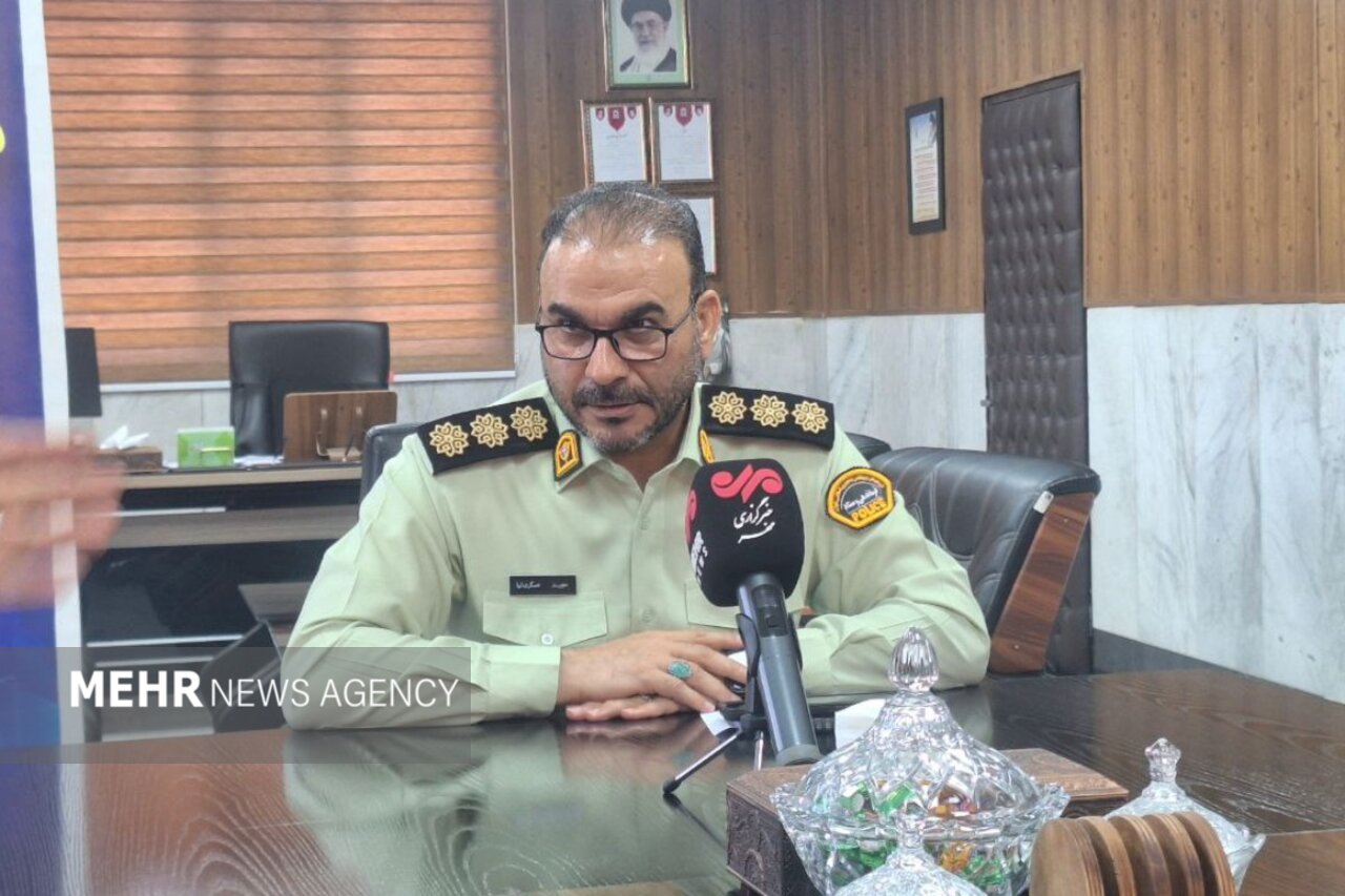 فرمانده انتظامی بهارستان از دستگیری ۱۰۰ حامل سلاح سرد خبر داد فرمانده انتظامی بهارستان از دستگیری ۱۰۰ حامل سلاح سرد خبر داد