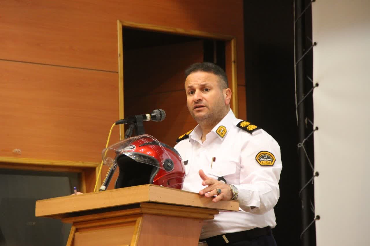 سرهنگ مرمری: استفاده از کلاه ایمنی باید به یک فرهنگ تبدیل شود سرهنگ مرمری: استفاده از کلاه ایمنی باید به یک فرهنگ تبدیل شود