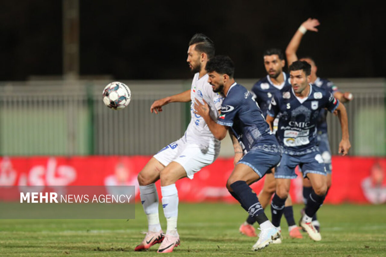 تیم فوتبال استقلال و چادرملو