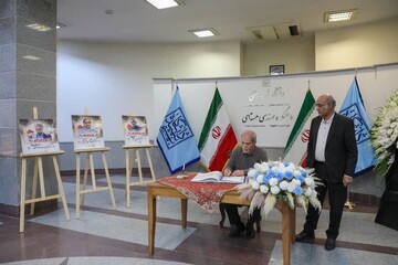 ادای احترام اعضای هیئت علمی دانشکده مدیریت به شهدای دانشگاه شهیدبهشتی