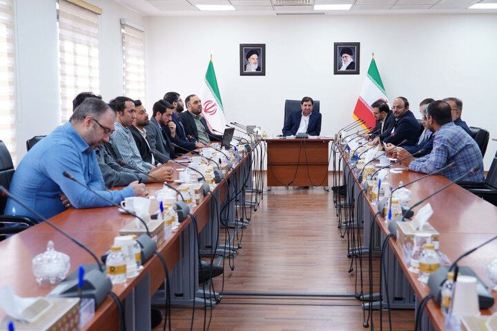 مخبر: کارهای بزرگ ایران پس از انقلاب با نگاهی هنرمندانه معرفی شود