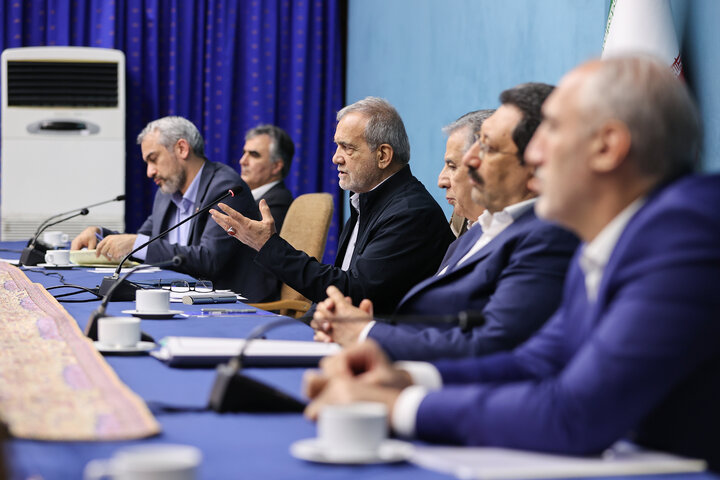 پزشکیان: از کمک بخش خصوصی برای اصلاحات اقتصادی استقبال و حمایت میکنیم