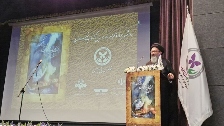 برگزیدگان جشنواره شعر پروانگی معرفی شدند؛ تحریم داخلی بیشتر از خارجی!