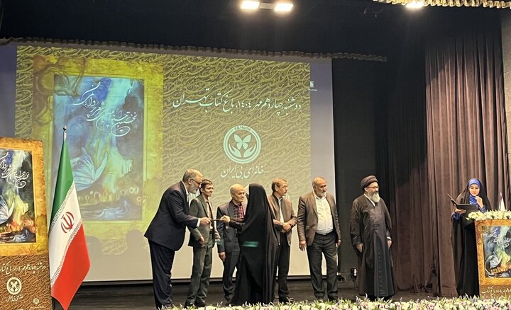 برگزیدگان جشنواره شعر پروانگی معرفی شدند؛ تحریم داخلی بیشتر از خارجی!