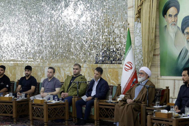 حضور قهرمانان جهان در حرم امام رضا(ع)