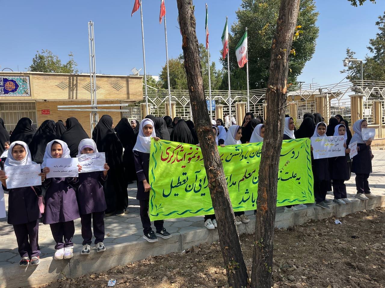  محرومیت آموزشی در روستای هرچگان؛ صدای خاموش ۱۵۰ دانش‌آموز