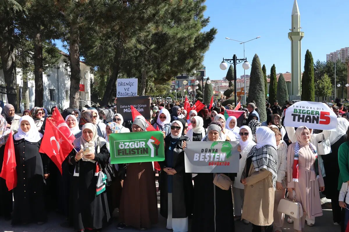 Türkiye’nin 81 ilinde kadınlardan Gazze için destek zinciri