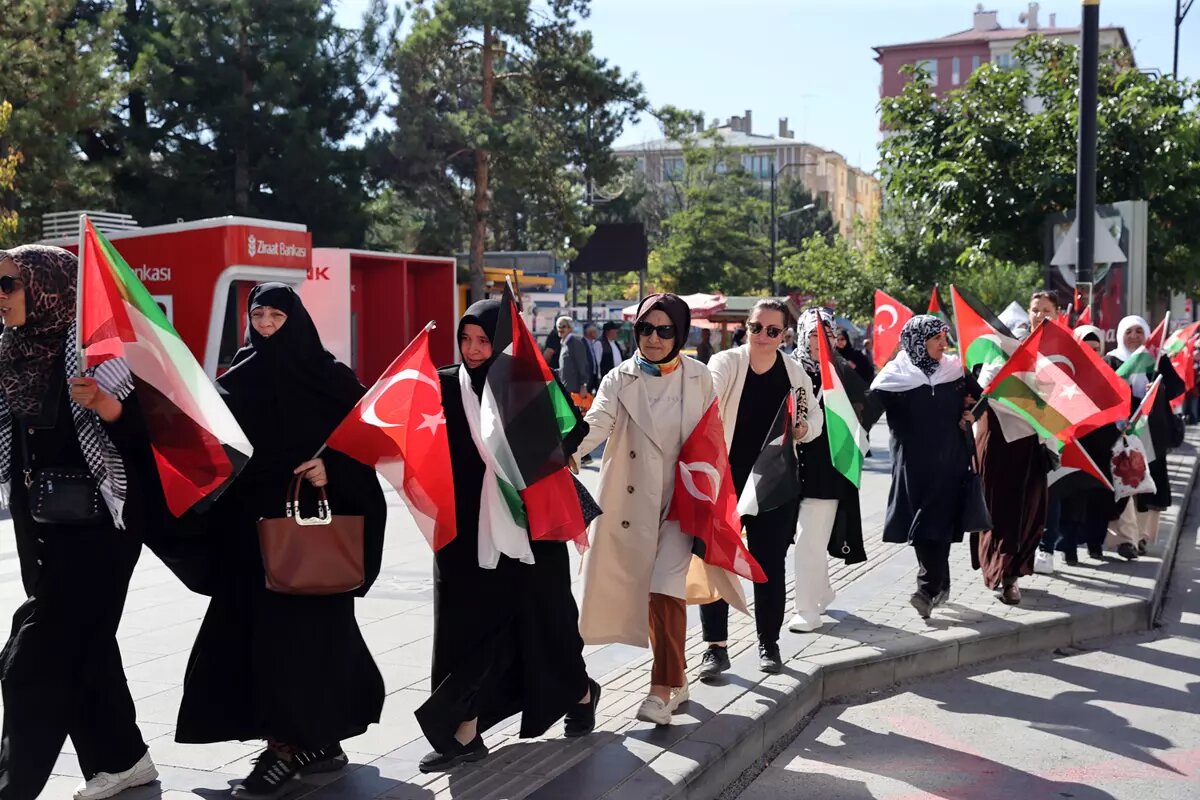 Türkiye’nin 81 ilinde kadınlardan Gazze için destek zinciri