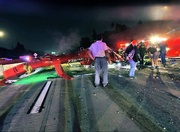 Kaliforniya'da hava ambulansı helikopteri otoyola düştü