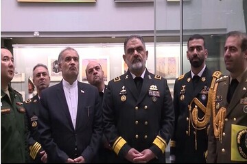 İran Donanma Komutanı, Rusya Deniz Kuvvetleri Müzesi’ni ziyaret etti