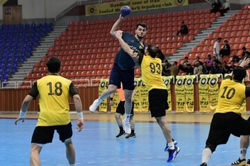 هفته چهارم لیگ برتر هندبال مردان با صعود استقلال به رده دوم آغاز شد